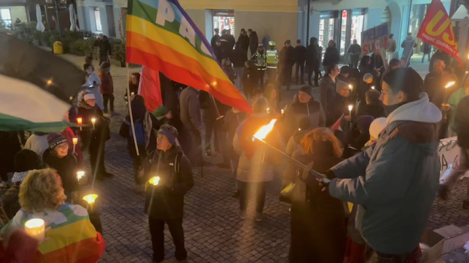 Intra, fiaccolata per Gaza: una marcia per chiedere pace
