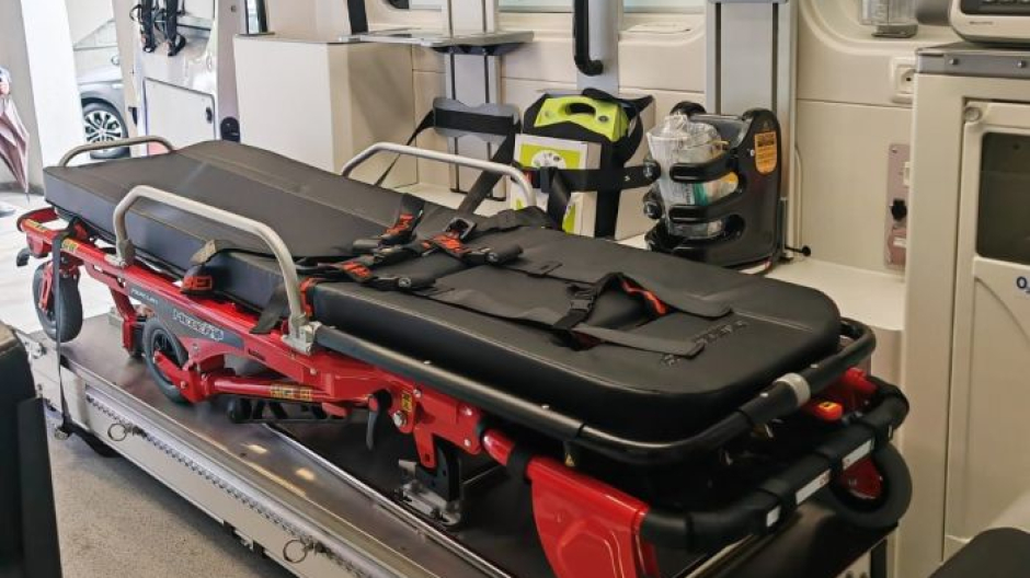  Operaio edile cade da una scala portato in ospedale. 