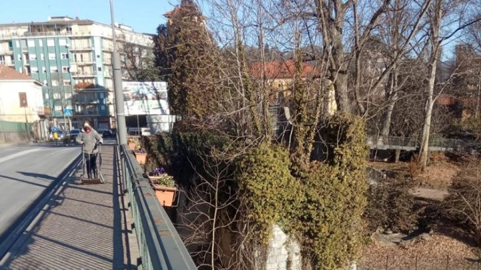 A Borgosesia viale Varallo chiuso per lavori