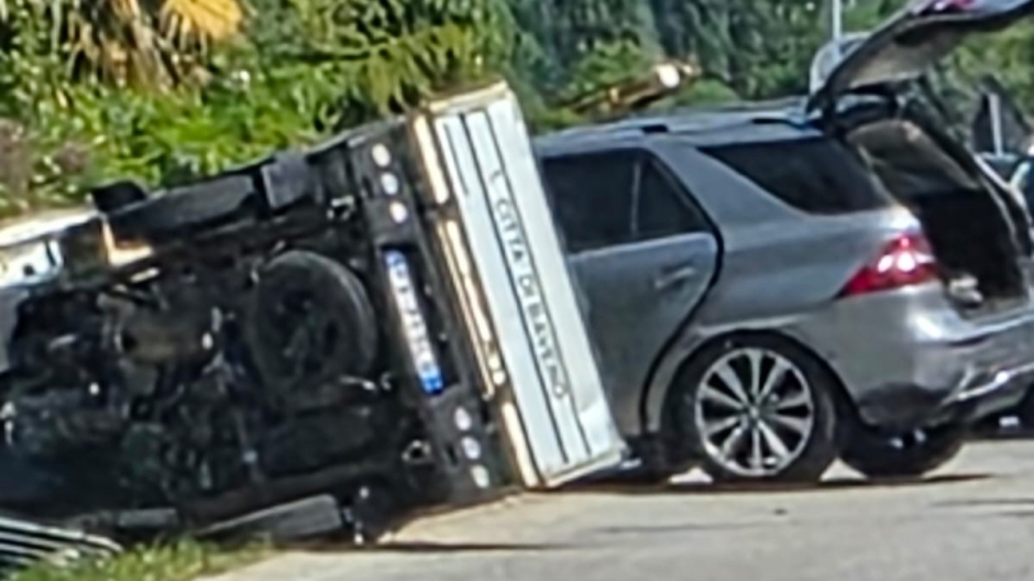 Scontro tra auto e motocarro sul raccordo tra 33 e 34