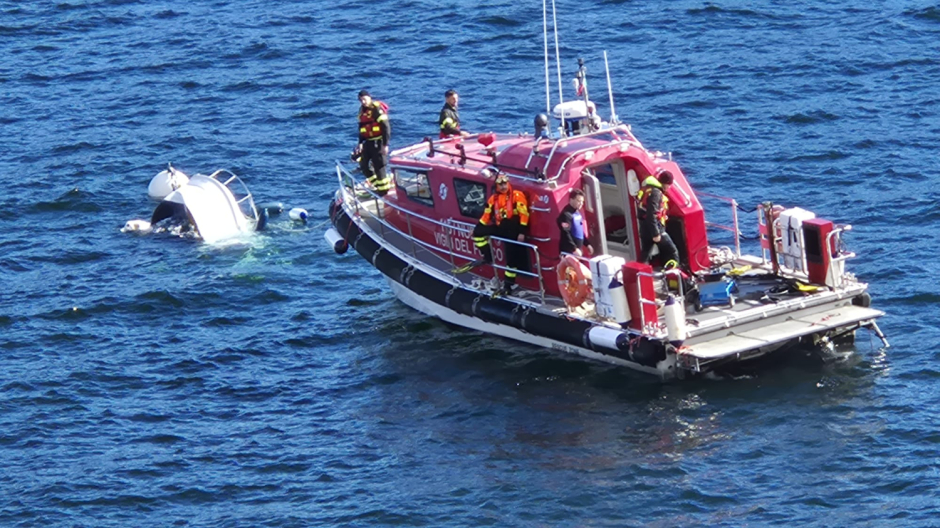 Motoscafo affonda alla boa: recuperato dai vigili del fuoco
