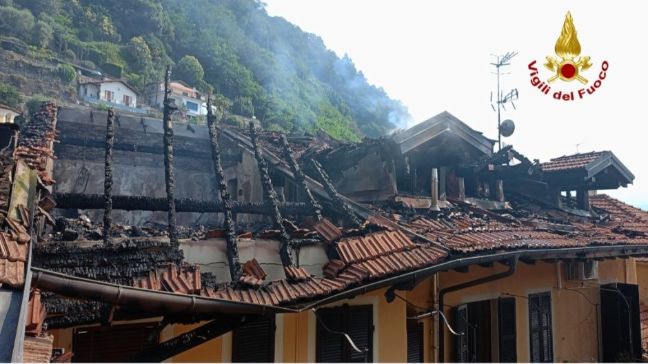 Spento l’incendio di Cannero: due edifici inagibili e una famiglia evacuata