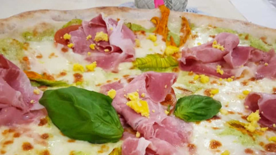 Degustazione della pizza biellese