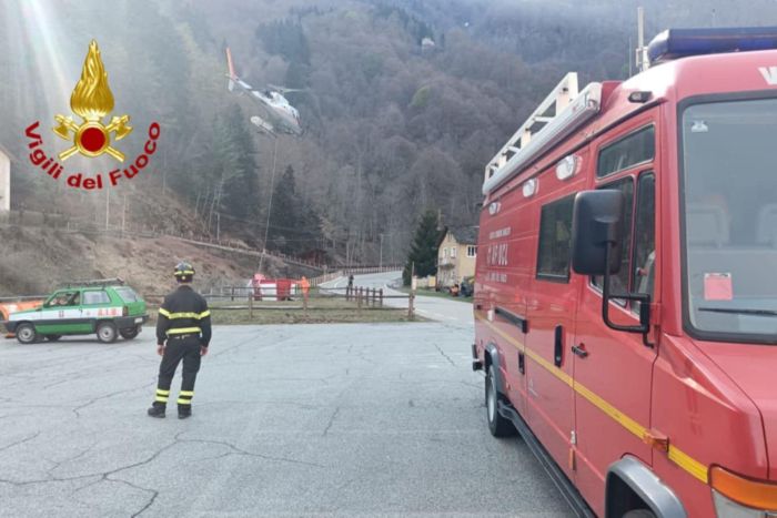 La pioggia aiuta a fermare l'incendio sul Monte Barone
